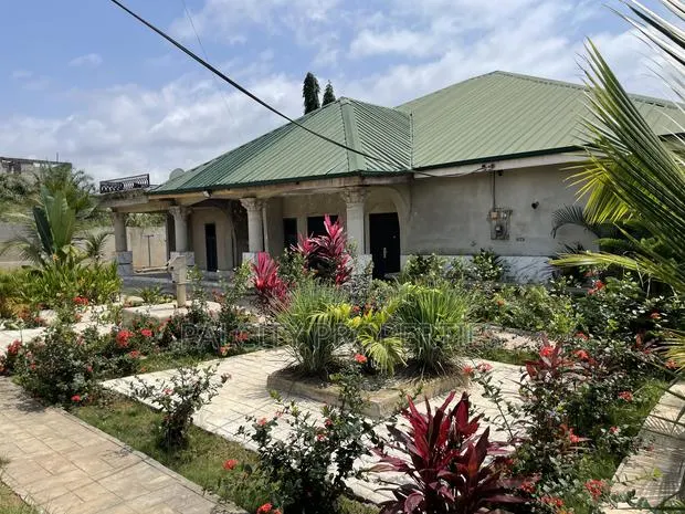 5bdrm House in Ahodwo Odaso, Kumasi Metropolitan for sale · Photo 1