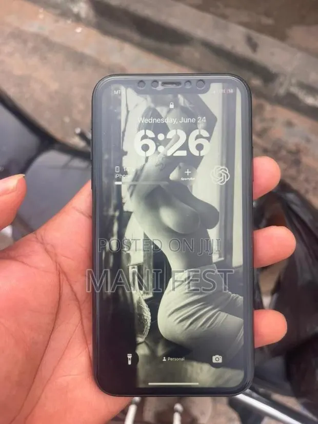 Apple iPhone XR 128 GB Black · Photo 1