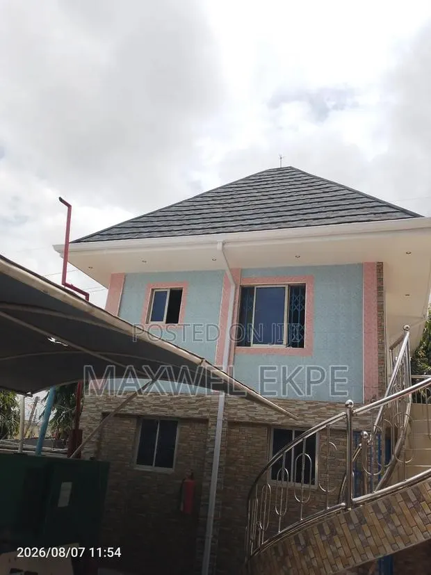PVC Eaves Gutter · Photo 1