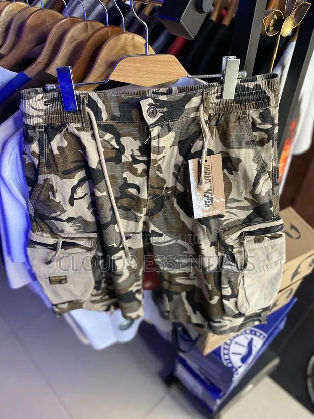 ( JINBAOLONGREN) Cargo Shorts · Photo 1