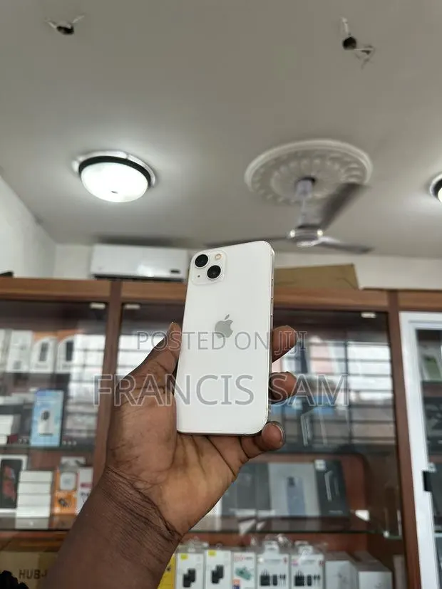Apple iPhone 13 128 GB White · Photo 1
