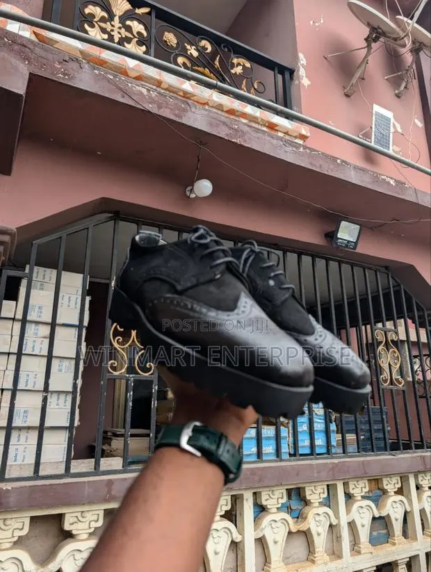 Official Dotted Shoe · Photo 2