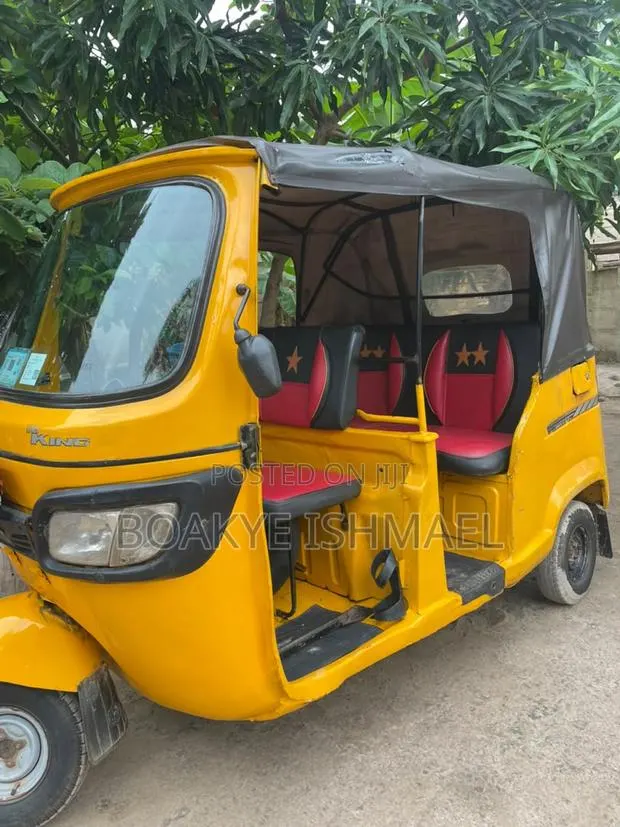 TVS King Deluxe Plus iTouch Start 2021 Yellow · Photo 1