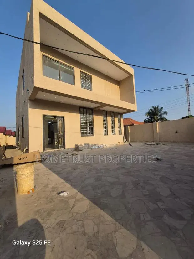 3bdrm Duplex in Amasaman Satellite for sale · Photo 1