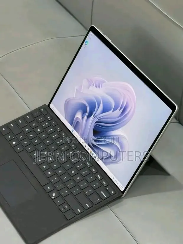 New Laptop Microsoft Surface Pro 9 16GB Intel Core i7 SSD 512GB · Photo 1