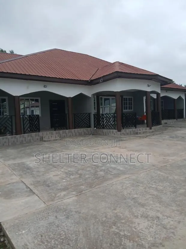 6bdrm House in Oyarifa, Ghana Flag for rent · Photo 1