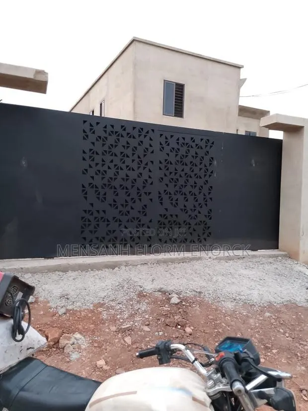 Metal Gate Welder · Photo 1