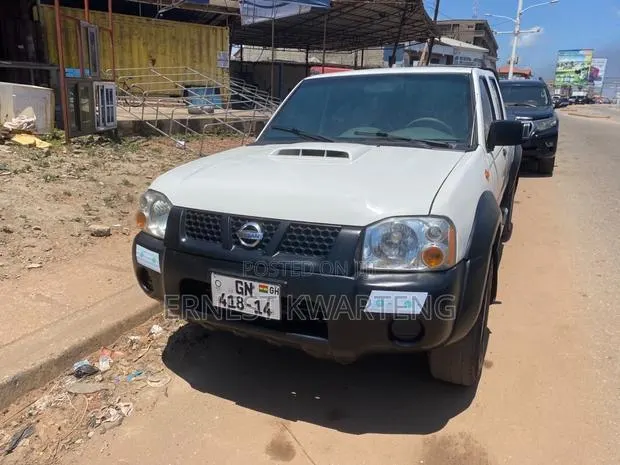Nissan Hardbody 2014 White · Photo 1