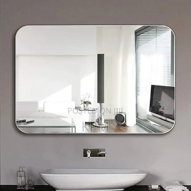 Horizontal Pivot Simple Mirror · Photo 1