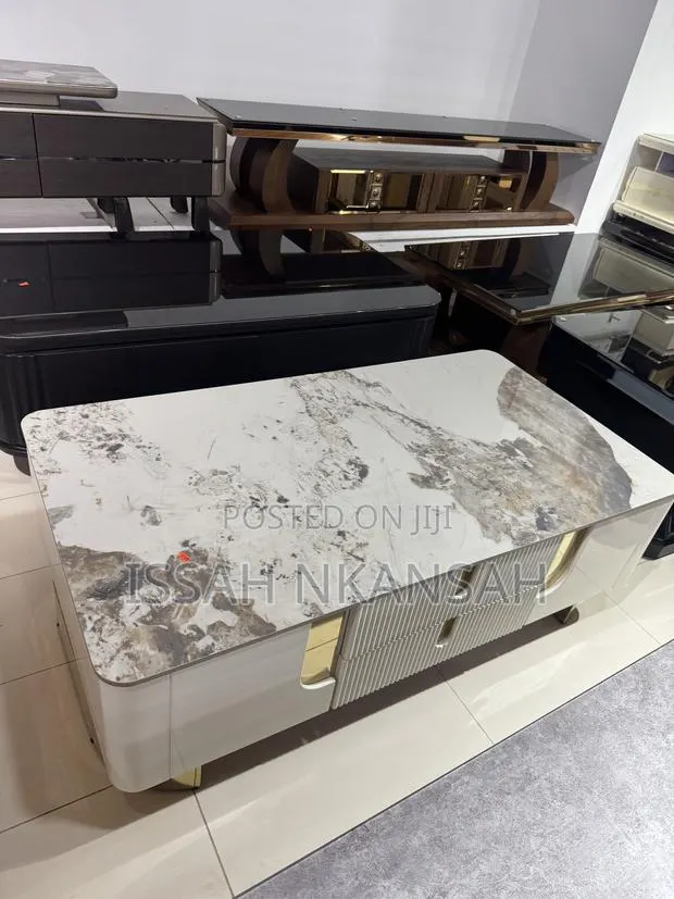 Morden Center Table · Photo 1