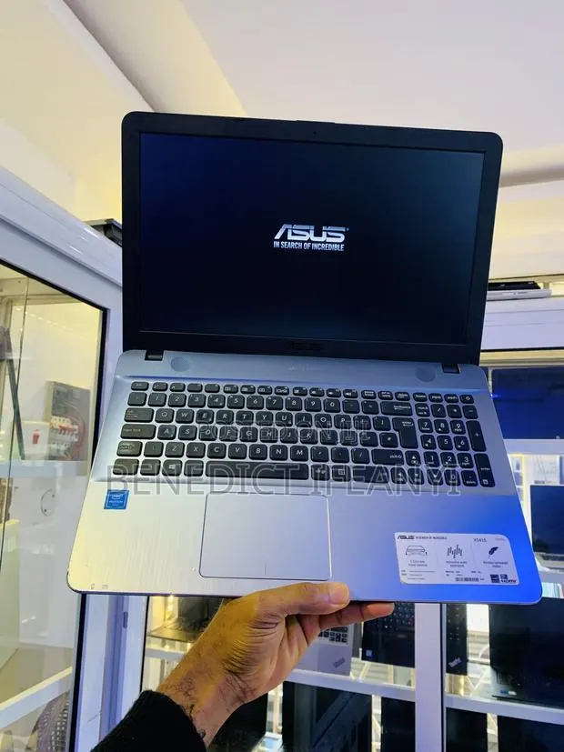Laptop Asus X540LA 4GB Intel HDD 750GB · Photo 1
