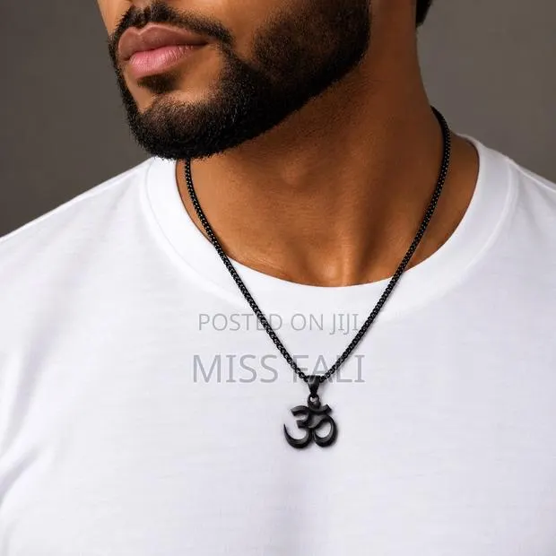 Ohm Noir Pendant Necklace · Photo 3