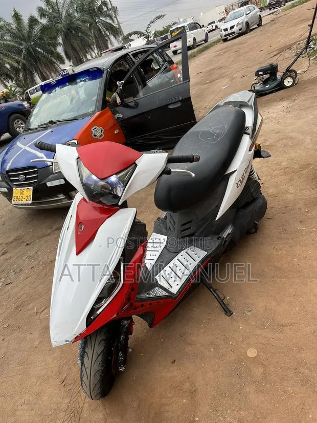 Yamaha Aerox 2020 White · Photo 1