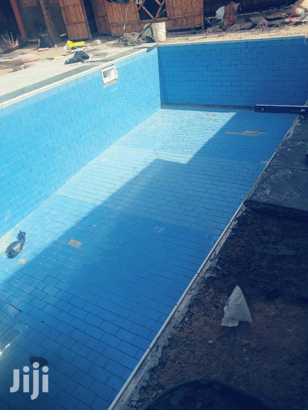 Swimming Pool Onstruction · Photo 2