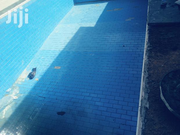 Swimming Pool Onstruction · Photo 3