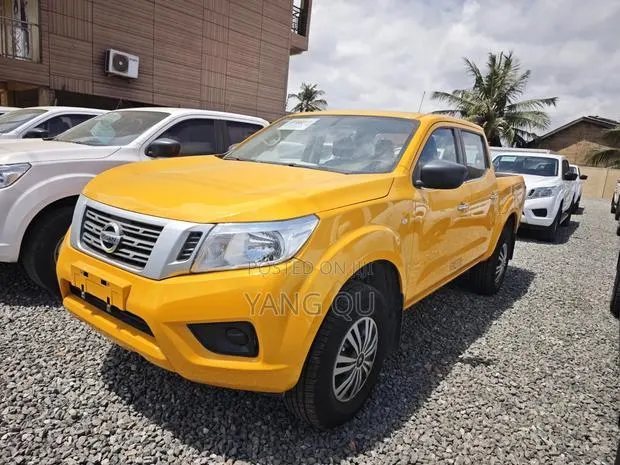 Nissan Navara 2020 Yellow · Photo 1