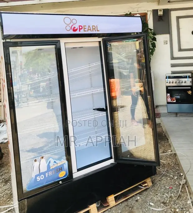 Fabulous PVC-150 Pearl 3 Door Electric Beverage Cooler · Photo 1