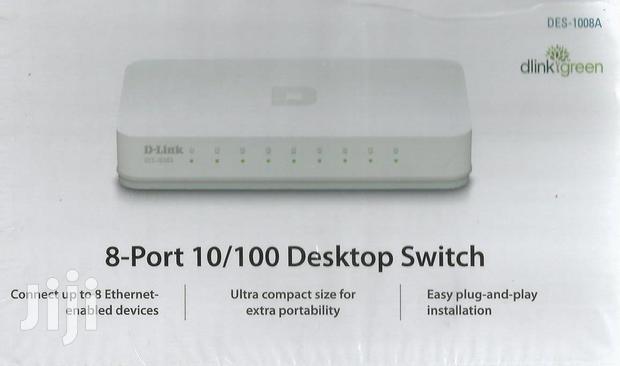 D-Link 10/100 Des-1008c 8 Port Ethernet Desktop Switch · Photo 2
