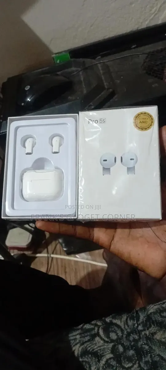 Pro 5s Earbuds · Photo 5