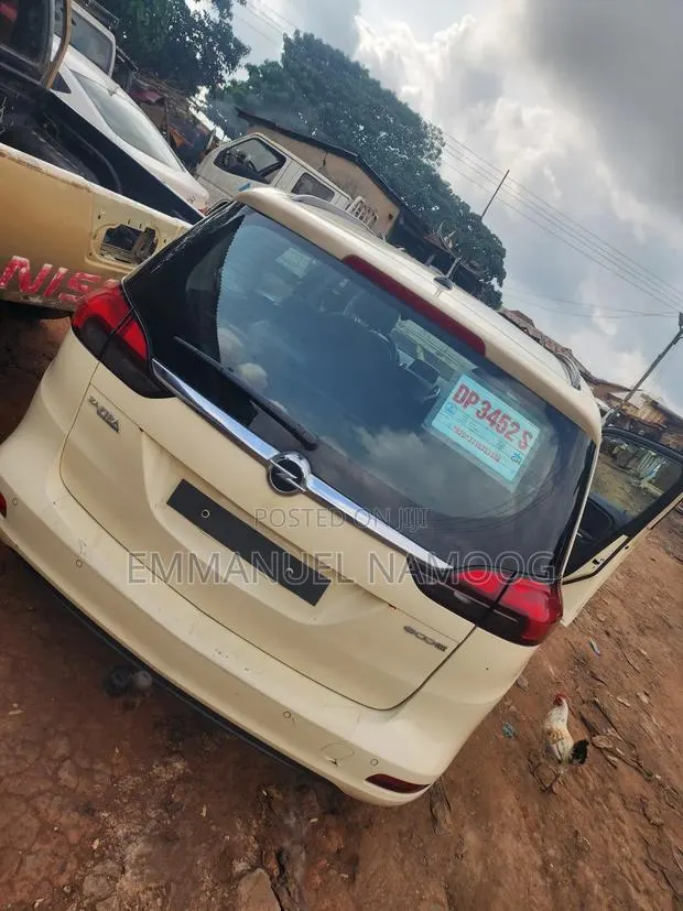 Opel Zafira 2015 Beige · Photo 1