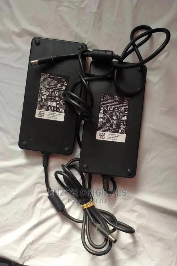 Dell Big Pin And Alienware 240wat Charger 19.5v 12.3a New · Photo 1