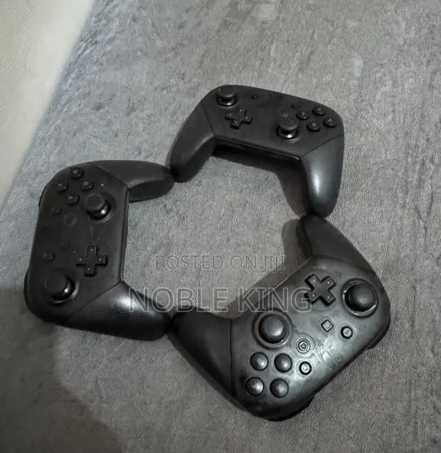 Nintendo Switch Controllers · Photo 1