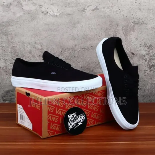 Vans Authentic Mono Black and White · Photo 1