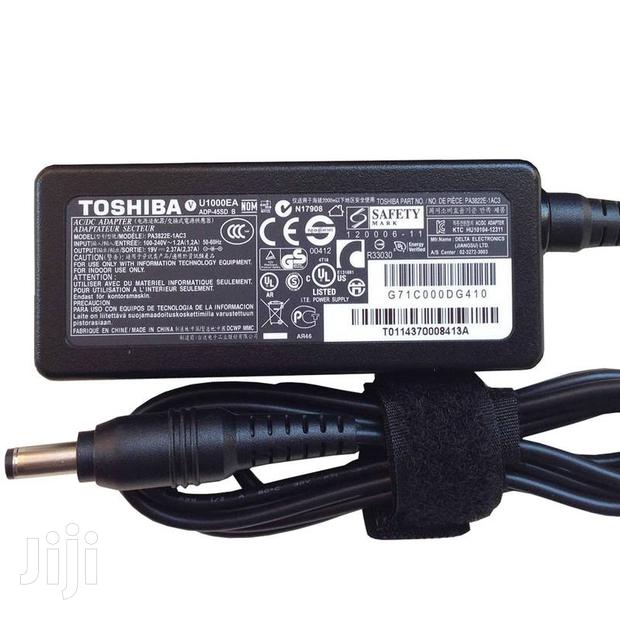 Toshiba 19v 2.37a Power Adapter Charger · Photo 1