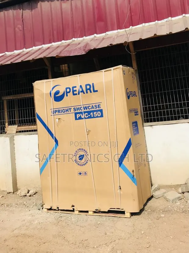 Genuine Pearl Glass PVC-150 Display 3 Doors Fridge · Photo 1