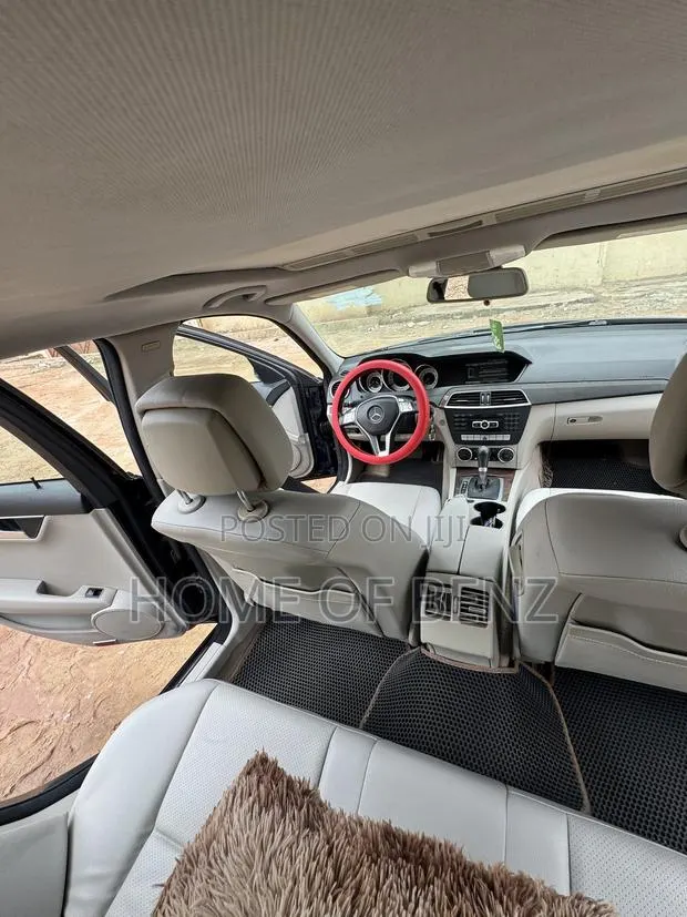 Mercedes-Benz C300 Luxury 4Matic Sedan AWD (3.5L 6cyl 7A) 2014 Blue · Photo 1