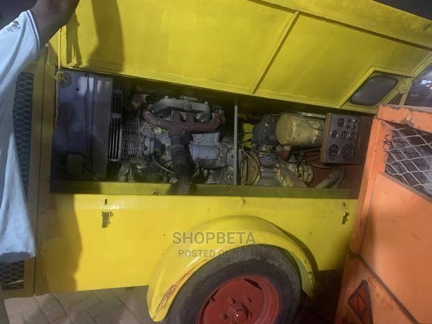 Robust Air Compressor for Construction · Photo 1