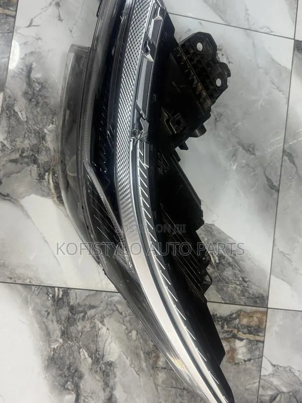 Kia Seltos Headlight · Photo 1