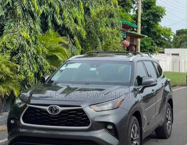 Toyota Highlander 2022 Black · Photo 1
