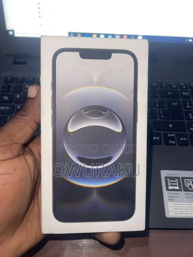 New Apple iPhone 16e 128 GB Black · Photo 1