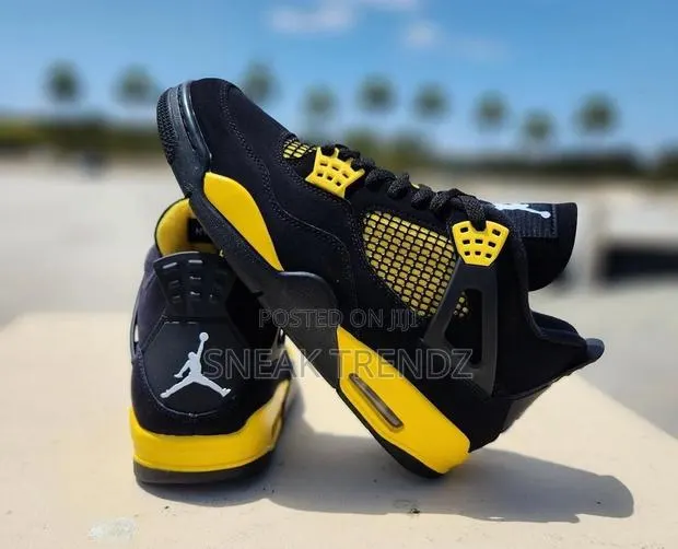 Air Jordan R4 Thunder Yellow · Photo 1