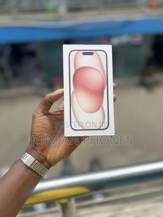New Apple iPhone 15 128 GB Pink · Photo 1
