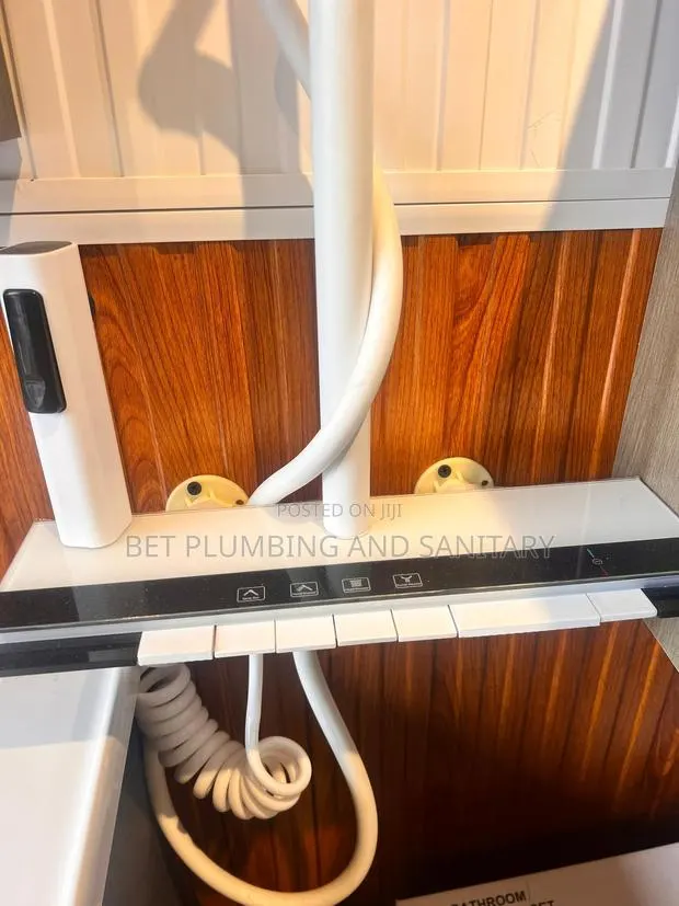 White 4in1 Sensor Shower_piano Shower_smart Bathroom Shower · Photo 1