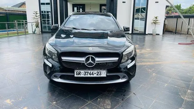 Mercedes-Benz GLA 250 2016 Black · Photo 1