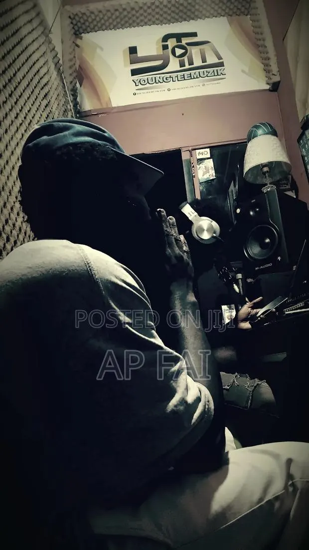 Song Writer · Photo 1