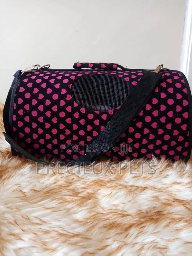 Black and Pink Mobile Bag for Cats and Dogs · Photo 1