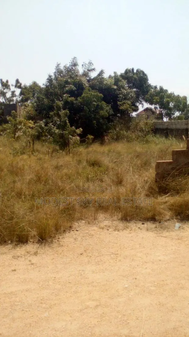 One Plot of With Uncompleted for Sell at Amasaman Obeyeyie Jidda · Photo 1