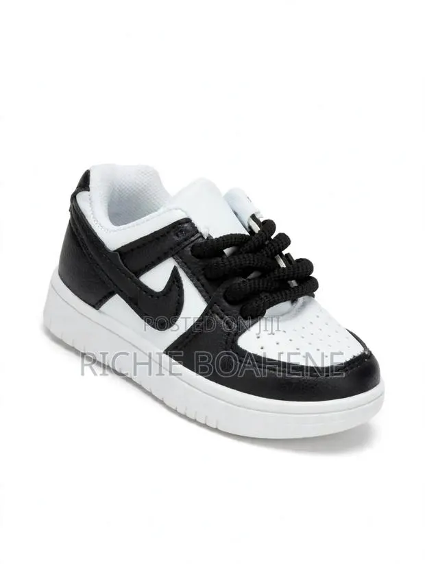 Tolders Nike Shoe Size 24 · Photo 1