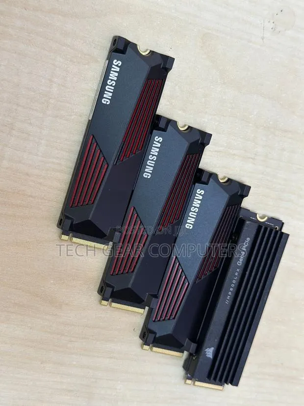 Samsung SSD 990 PRO 2TB, PCIe 4.0 M.2 2280, Up to 7,450 MB · Photo 1