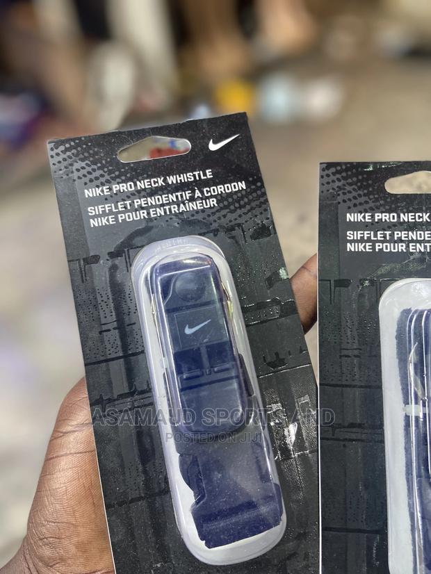 Original Nike Pro Whistle At Cool Price · Photo 1