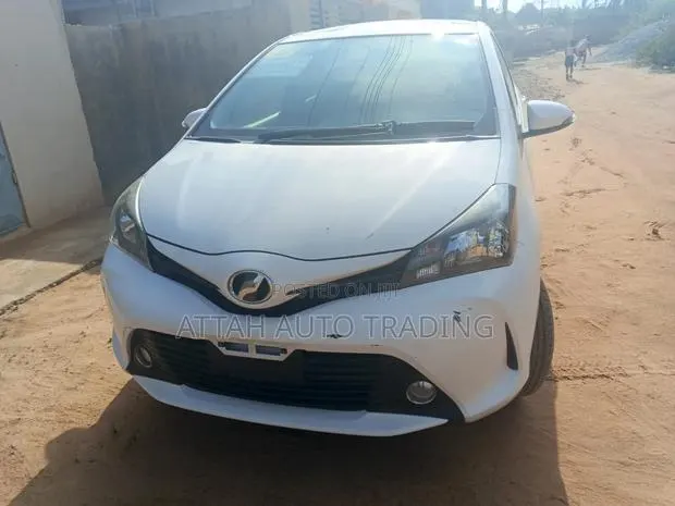 Toyota Vitz 2014 White · Photo 1
