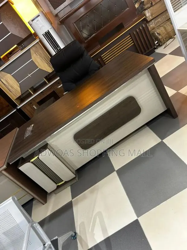 L Shape Executive Office Desk · Photo 1