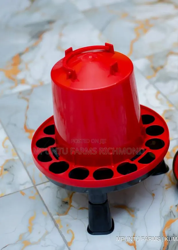 Feeders (3kg) Manual Feeder With Stand · Photo 1