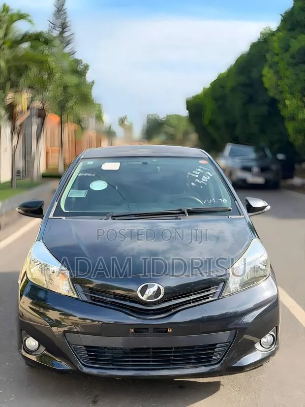 Toyota Vitz 2012 Black · Photo 1
