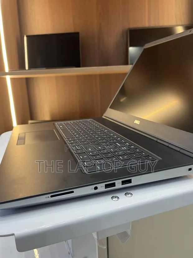 Laptop Dell Precision 7750 32GB Intel Core i7 SSD 512GB · Photo 1