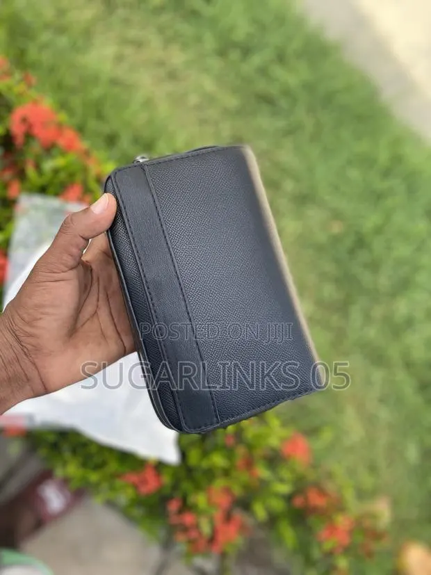 Zara Men Crossbody Sidebag · Photo 1